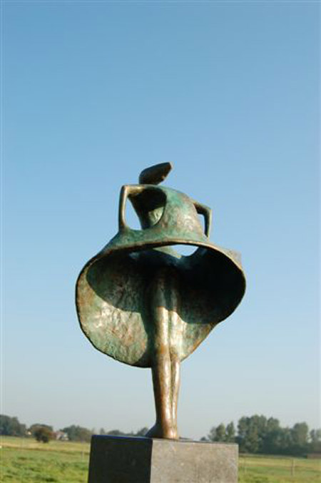 Bronzen beelden - Vrouw in de wind